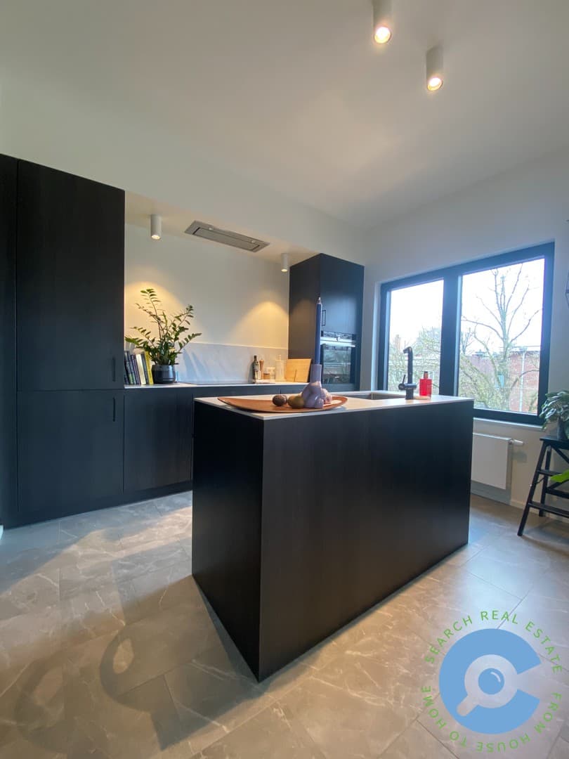 Lichtrijk gerenoveerd twee slaapkamerappartement! 4