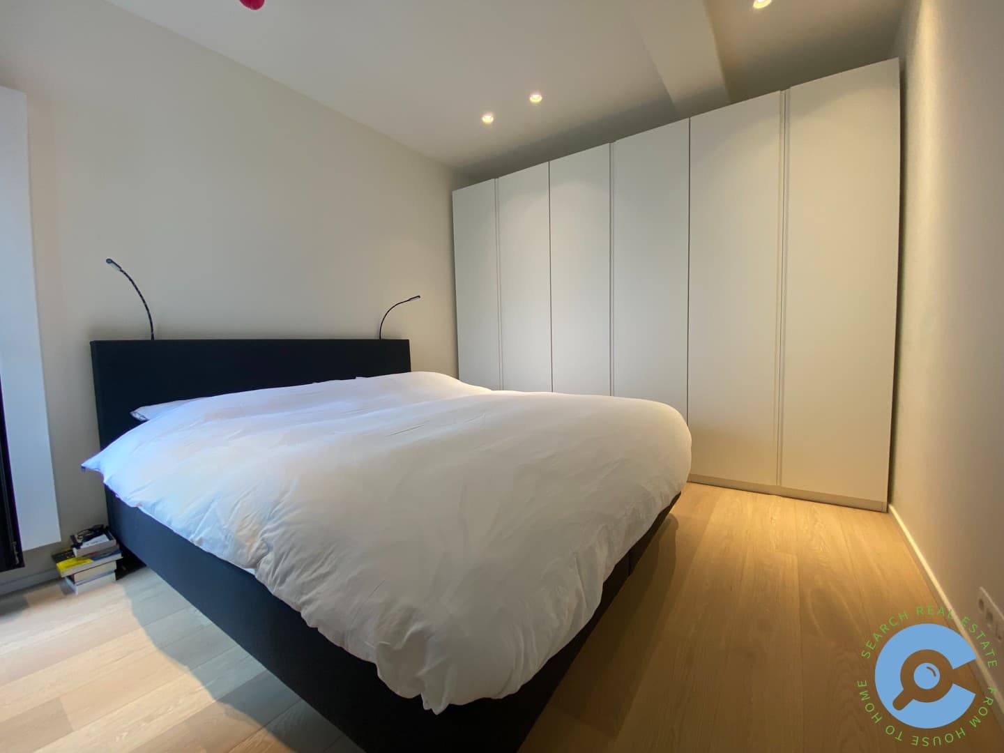 Lichtrijk gerenoveerd twee slaapkamerappartement! 10