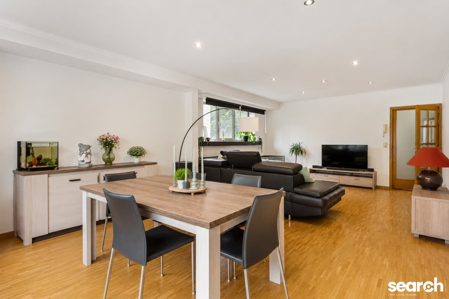 Ruim 3 slaapkamer appartement met terras en garage 3