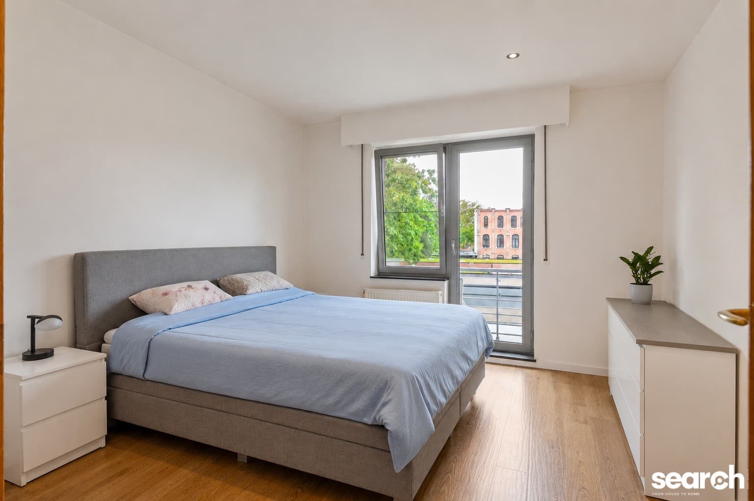 Ruim 3 slaapkamer appartement met terras en garage 7
