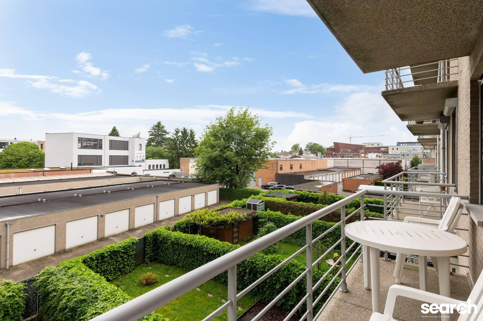 Ruim 3 slaapkamer appartement met terras en garage 8