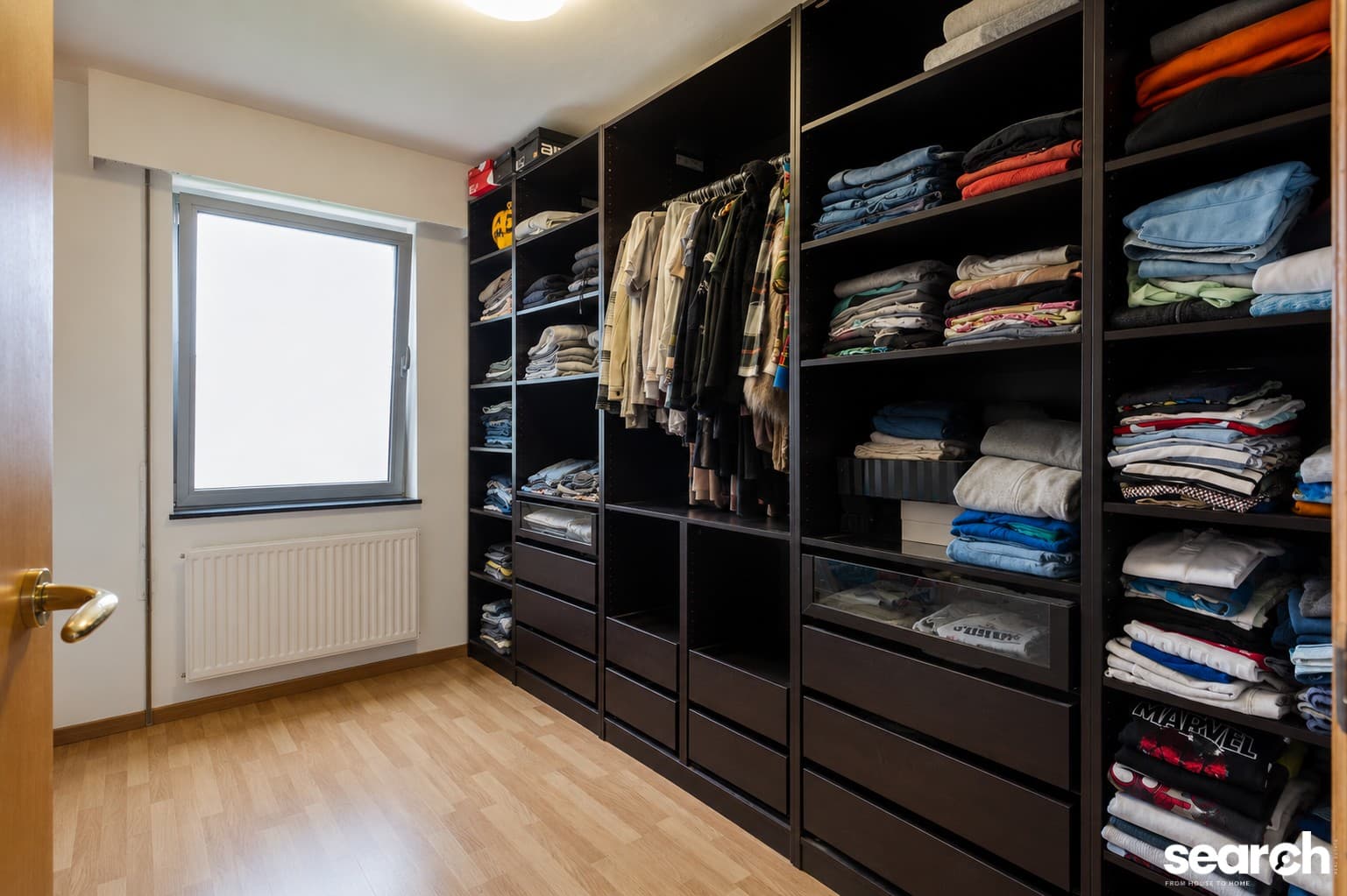Ruim 3 slaapkamer appartement met terras en garage 9