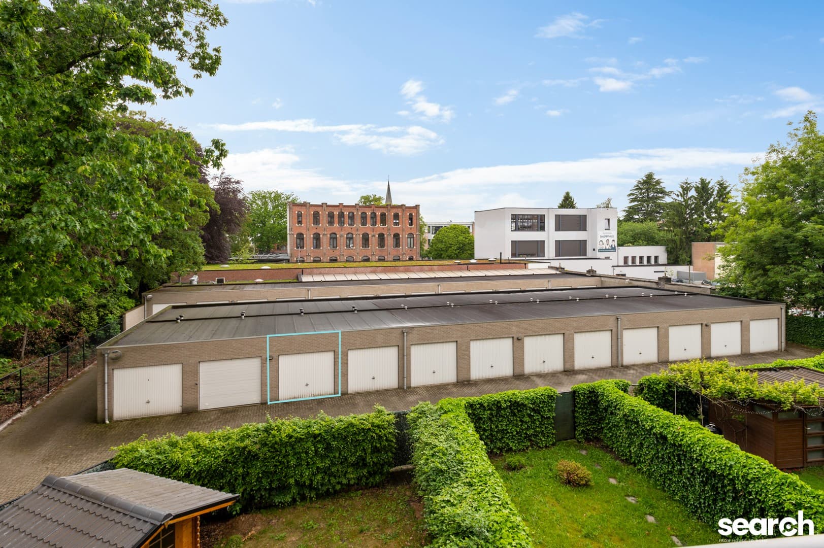 Ruim 3 slaapkamer appartement met terras en garage 12
