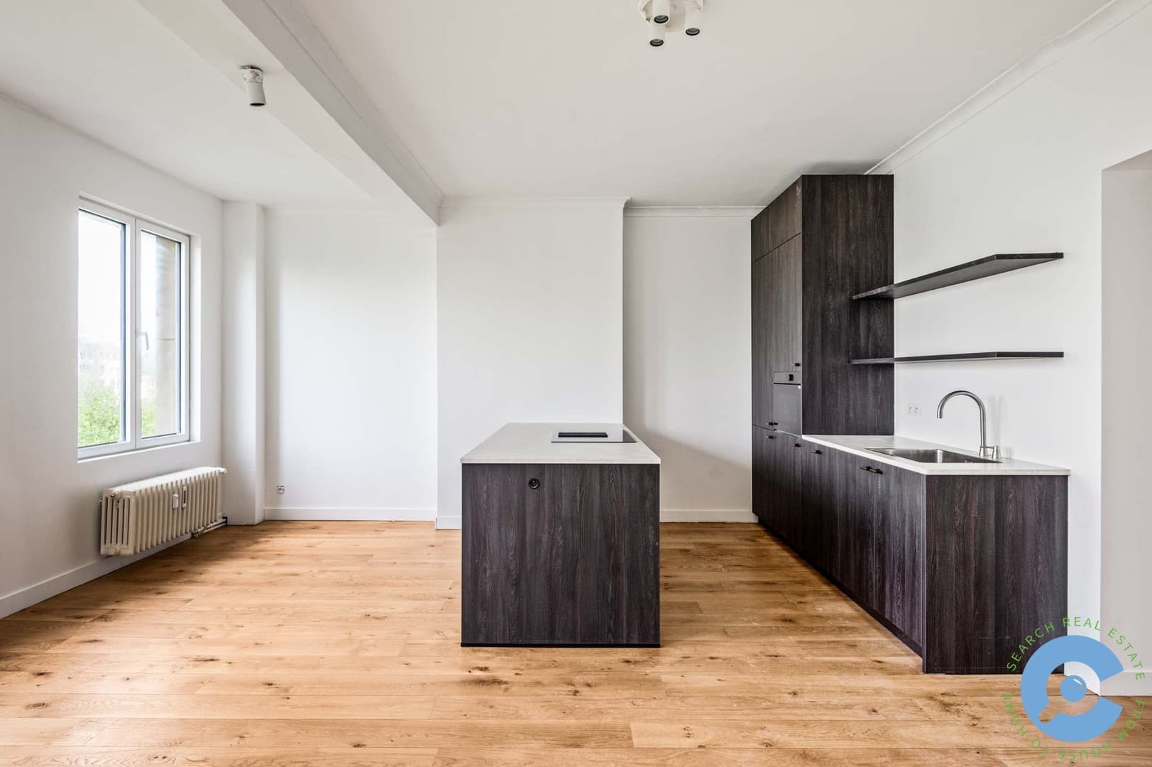 Gerenoveerd appartement met 2 slpk en terras! 2