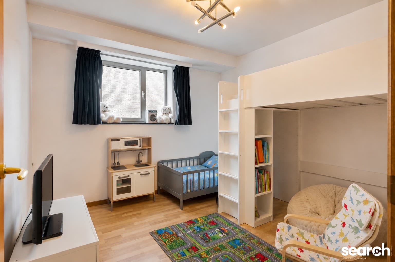 Ruim 3 slaapkamer appartement met terras en garage 10