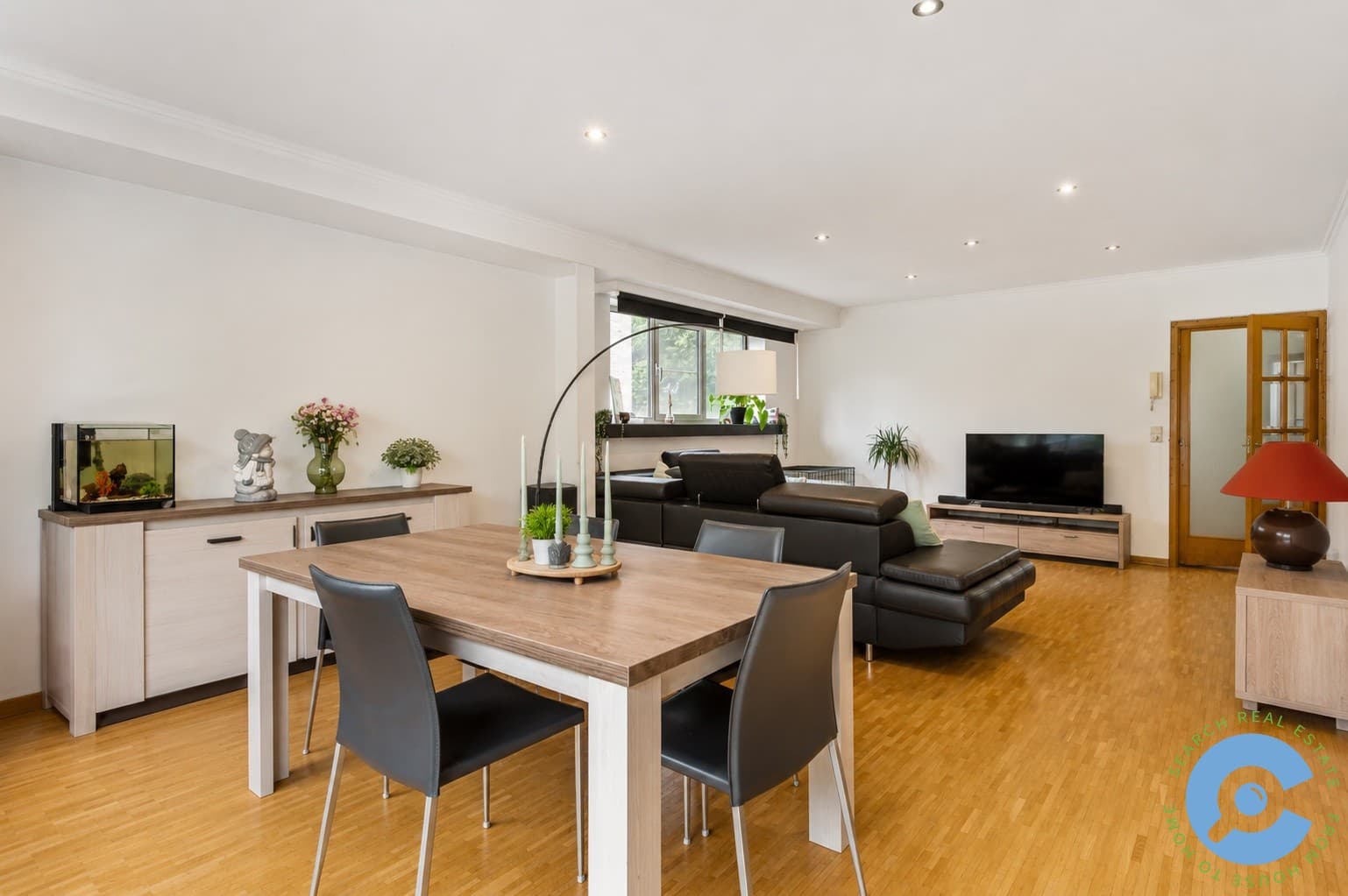 Ruim 3 slaapkamer appartement met terras en garage 2
