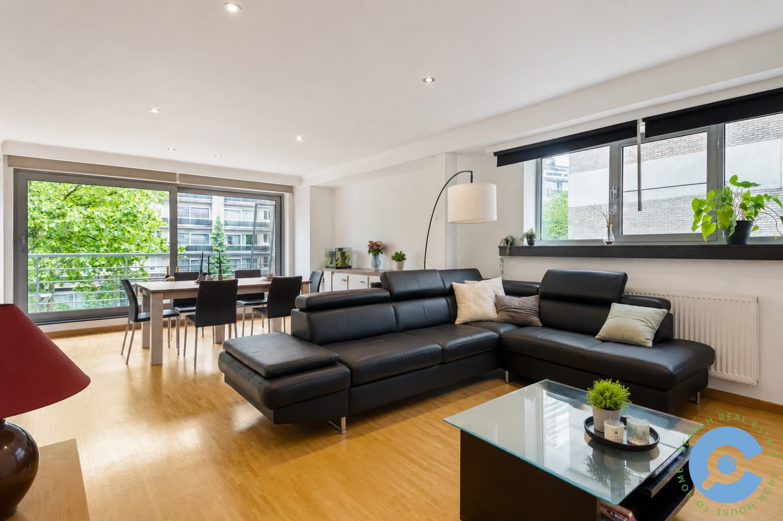 Ruim 3 slaapkamer appartement met terras en garage