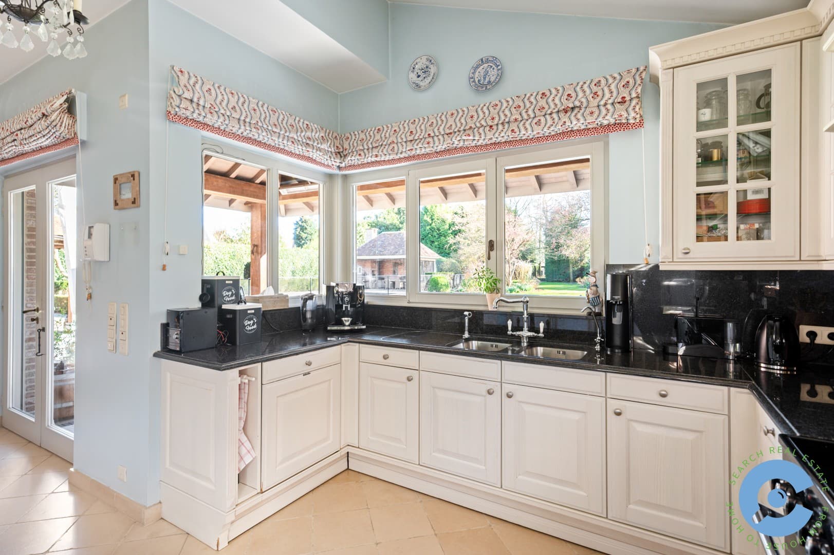 Exclusieve villa met parktuin en zwembad 15