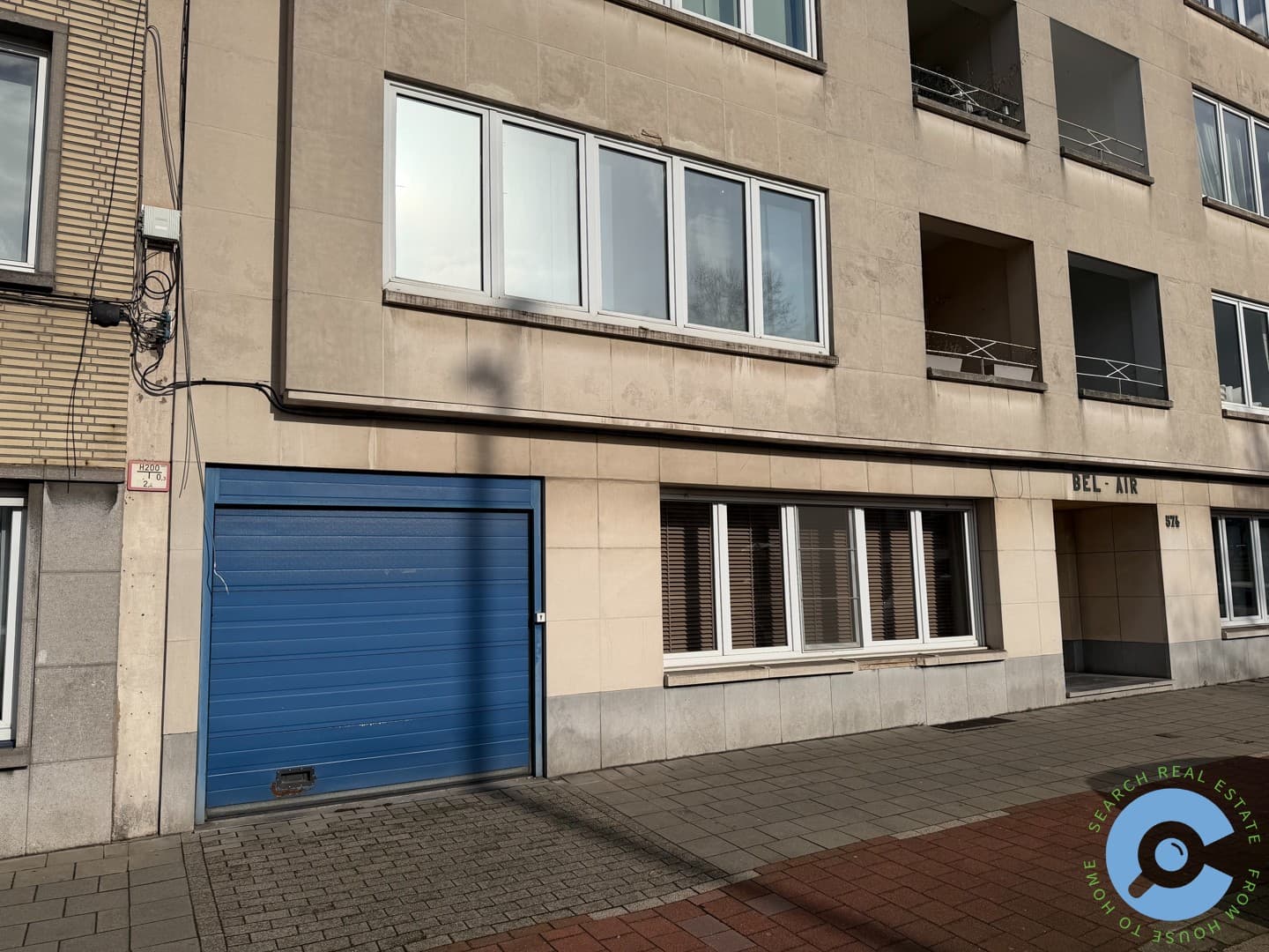 Overdekte autostaanplaats in afgesloten garage! 2