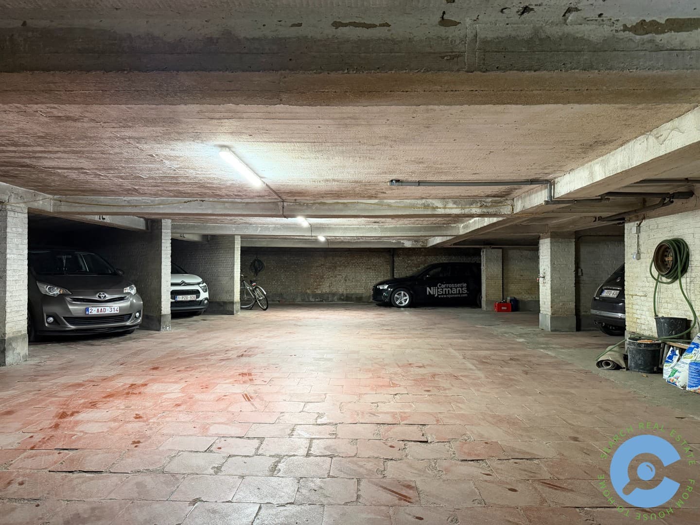 Overdekte autostaanplaats in afgesloten garage! 3