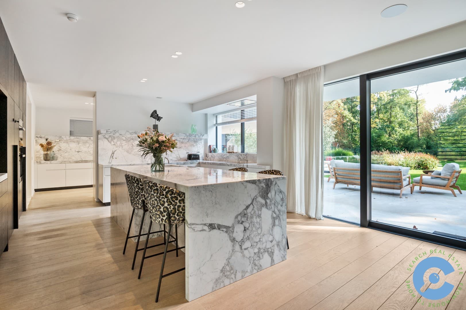 Prestigieuze villa met zwembad op toplocatie! 10