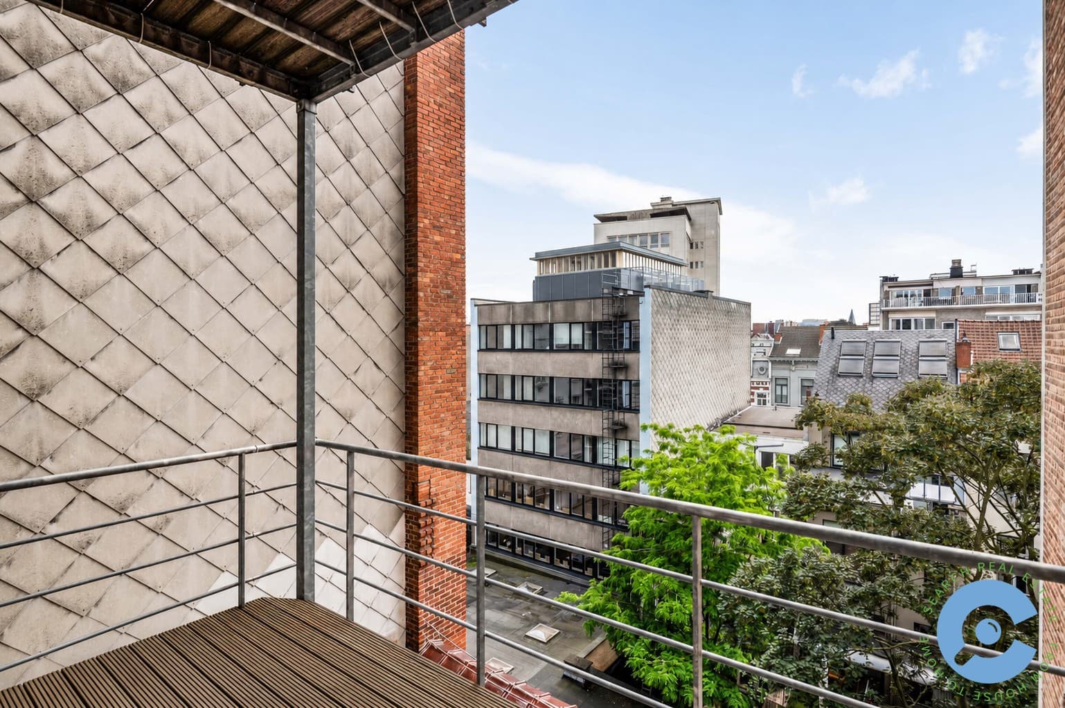 Gerenoveerd appartement met 2 slpk en terras! 9