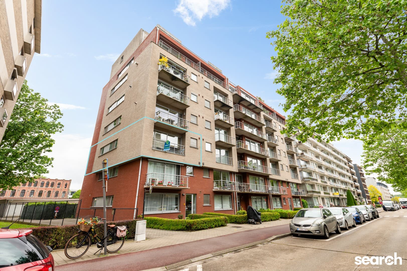 Ruim 3 slaapkamer appartement met terras en garage 13